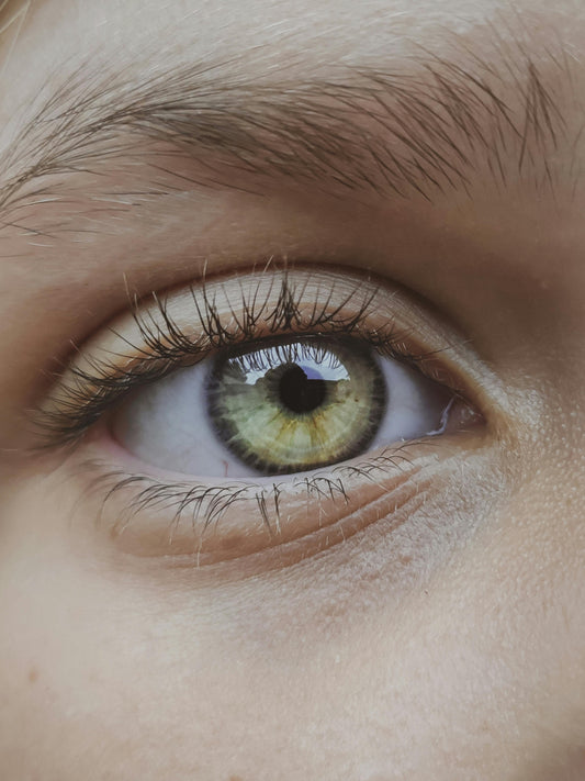 Cómo influye el color de tus ojos al elegir gafas de sol